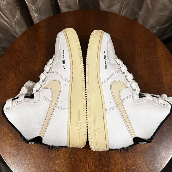 Nike Unique Women’s Air Force 1 High Utility White Light Cream Reverse Tag 8.5 - Picture 7 of 13